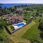 Apartments Saladinka